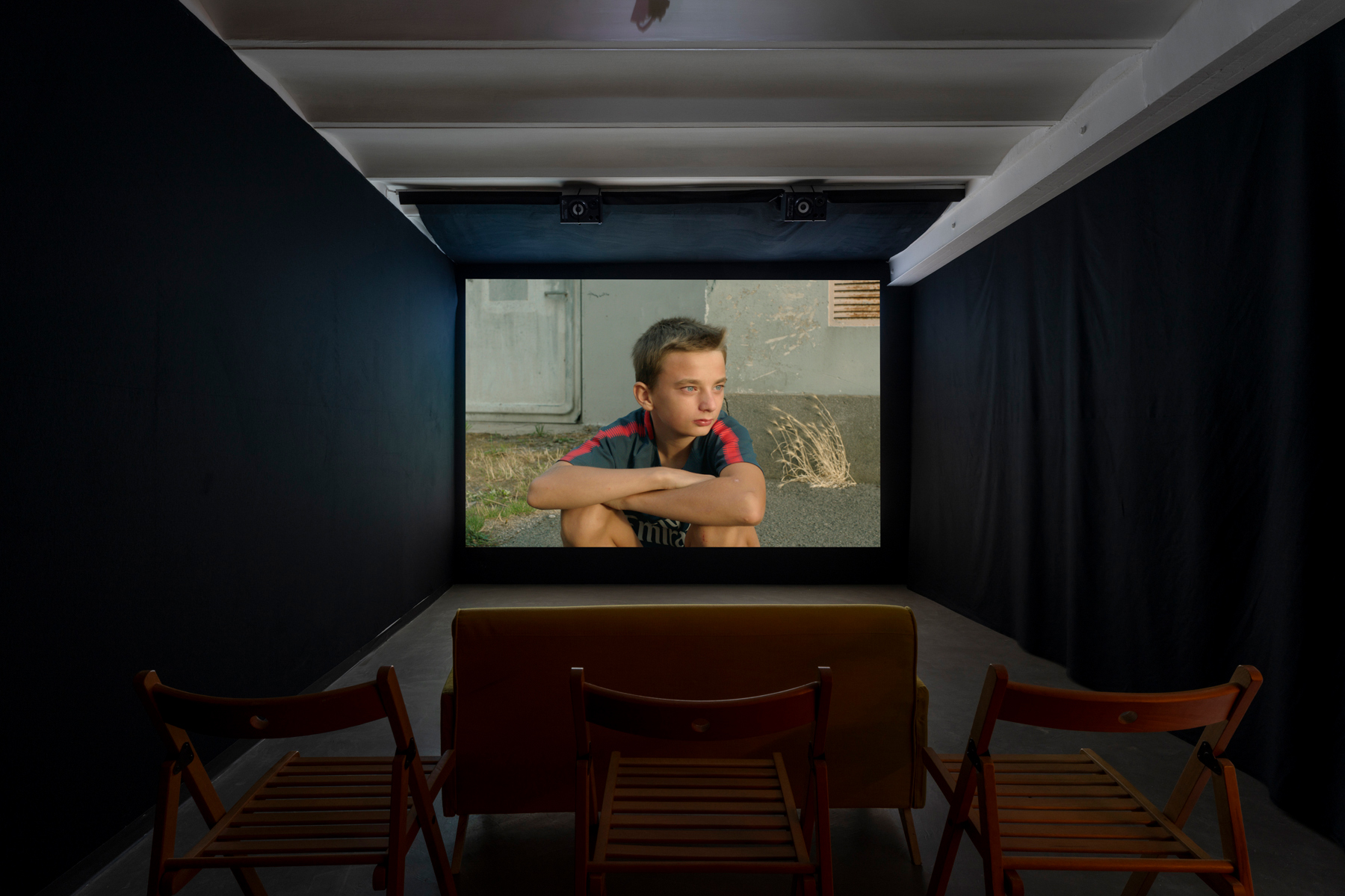 Marta Skoczeń Skoczen group show Paris Galerie Filles du Calvaire projections Clement Cogitore
